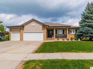 6184 Blackstone Rd, Lincoln, NE 68526