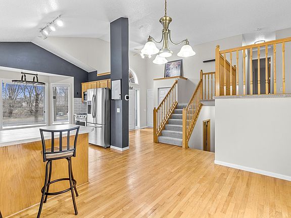 2nd image of 25707 Goldfinch Ave