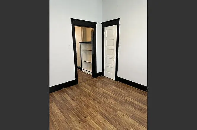 212 W Washington St — Photo 5