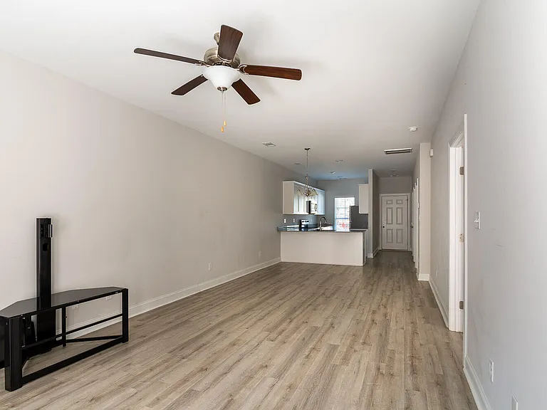 1227 University Ln #E — Photo 10