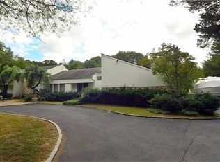 230 Foxhunt Cres, Syosset, NY 11791