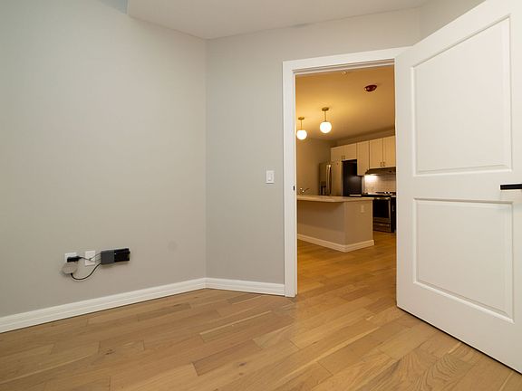 5th image of 32 N Park Row #221
