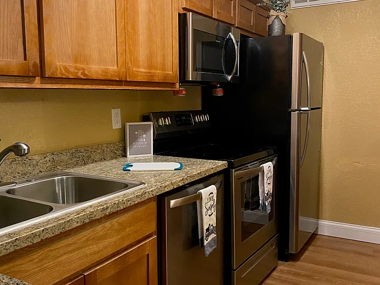 Ashley Court Apartments — Photo 7
