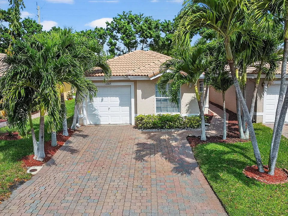 3387 Commodore Ct