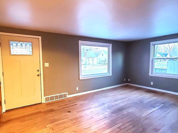 5th image of 1405 S Walden Ave