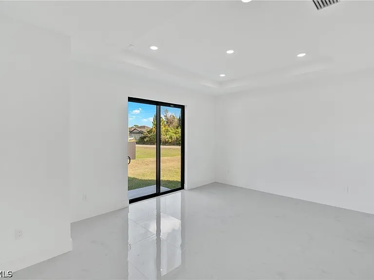 1142 Edelweiss St E — Photo 12