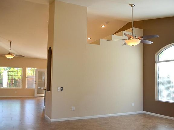 4th image of 3105 N Meadow Dr