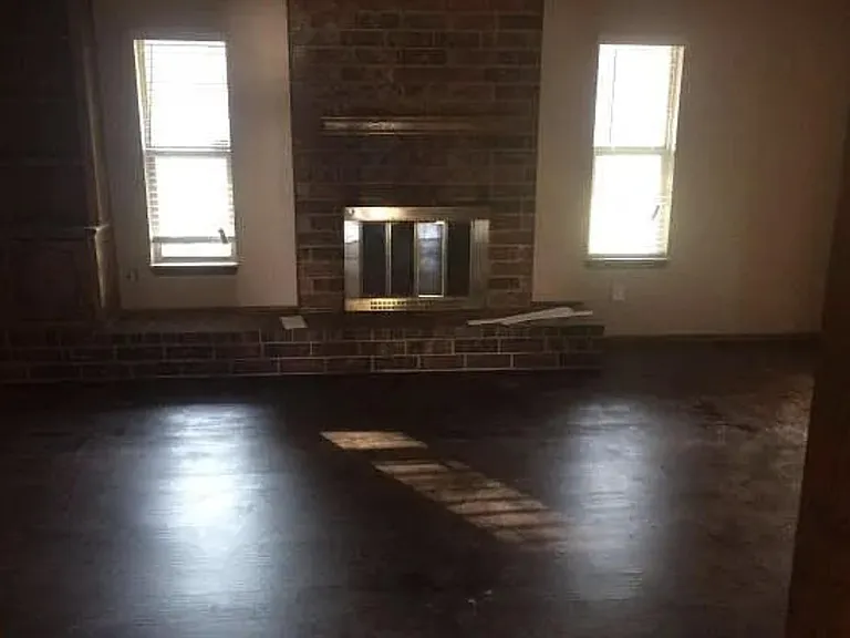 3601 Shannon Dr — Photo 8