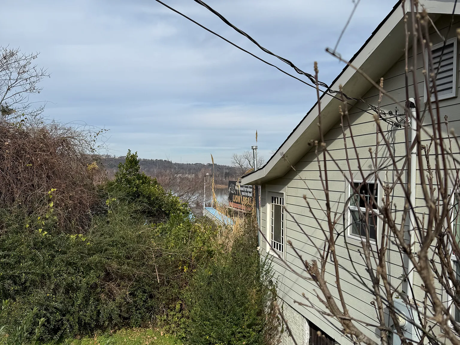 2000 Riverview Drive — Photo 2