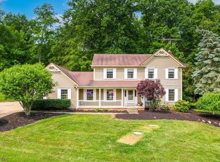 575 Deep Woods Dr, Aurora, OH 44202