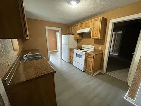 3 bed, 1.0 bath, $650 — Photo 3