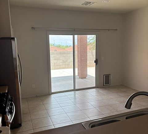 5th image of 2090 S Aliso Spring Ln