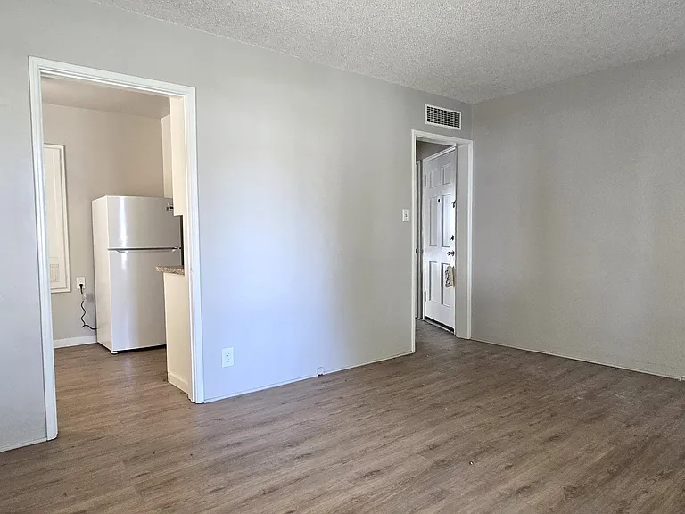 624 Carson St — Photo 6
