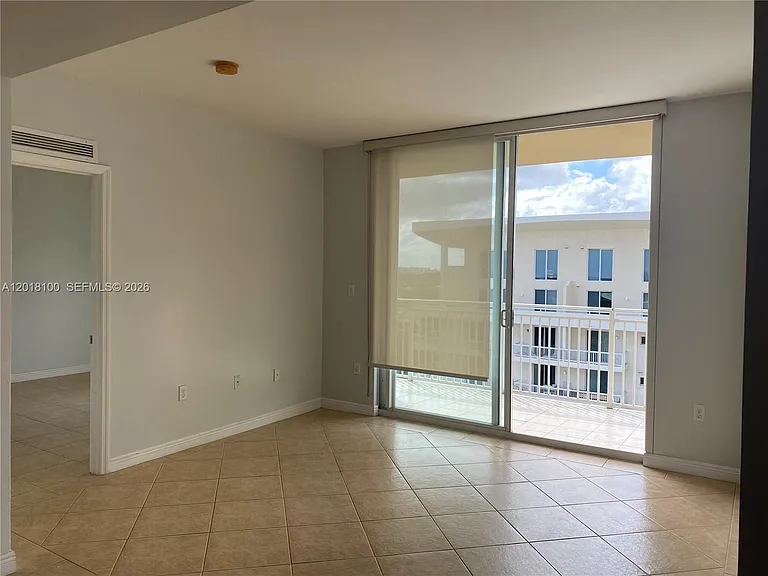 2425 SW 27th Ave #1008 — Photo 11