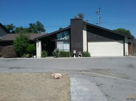 2428 Eric Way, Bakersfield, CA