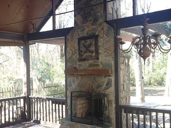 Screen porch w/2 sided fireplace