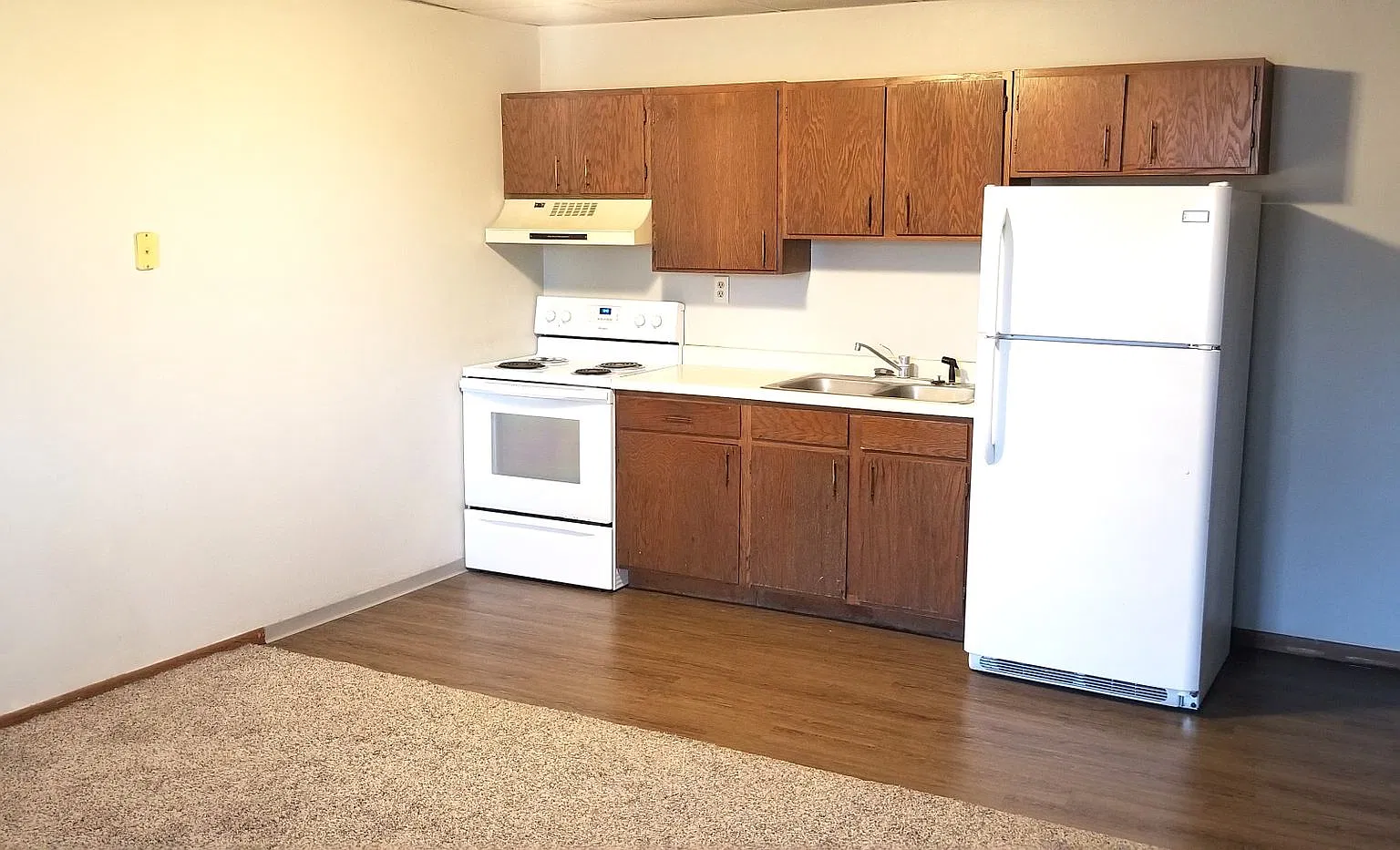 619 Broadway — Photo 2