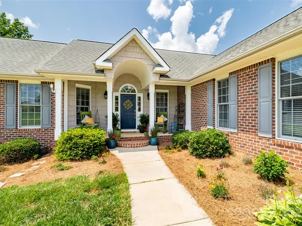 133 Upland Dr, Statesville, NC 28625