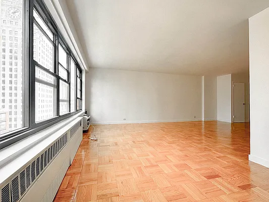 Rented by Manhattan Realty Group | media 11