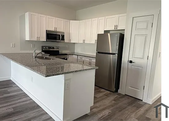3 bed, 1200 sqft, $2,150 — Photo 2