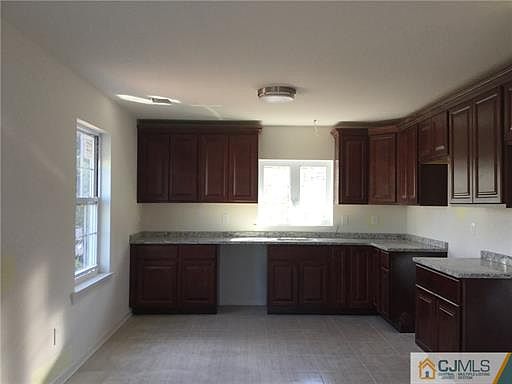 3rd image of 43 Miller Ave