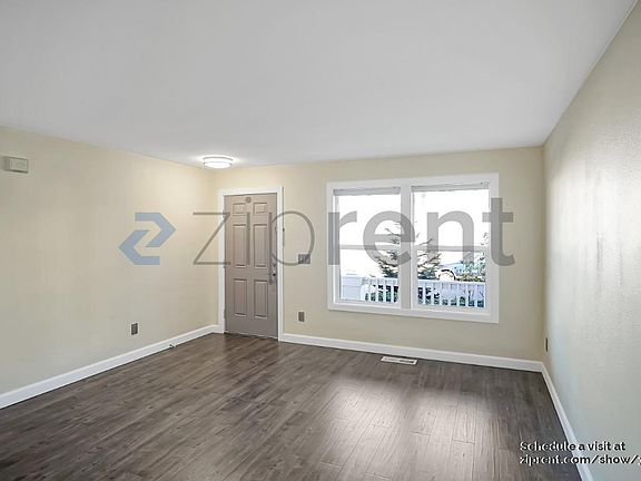 4th image of 247 Ferndale Ave SE