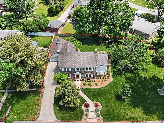 3rd image of 34 Maywood Dr