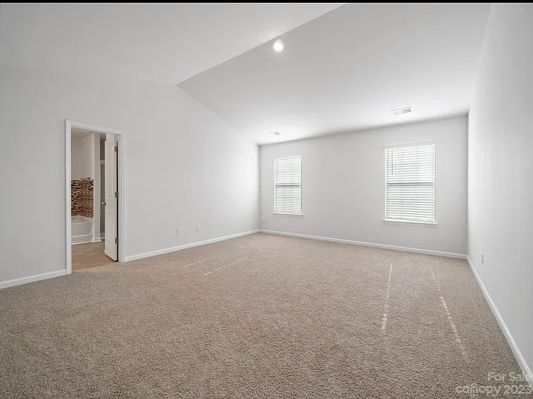 2132 Highland Knoll Dr — Photo 6