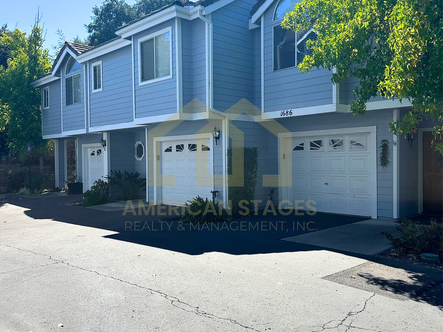 1686 Eucalyptus Drive - B — Photo 3
