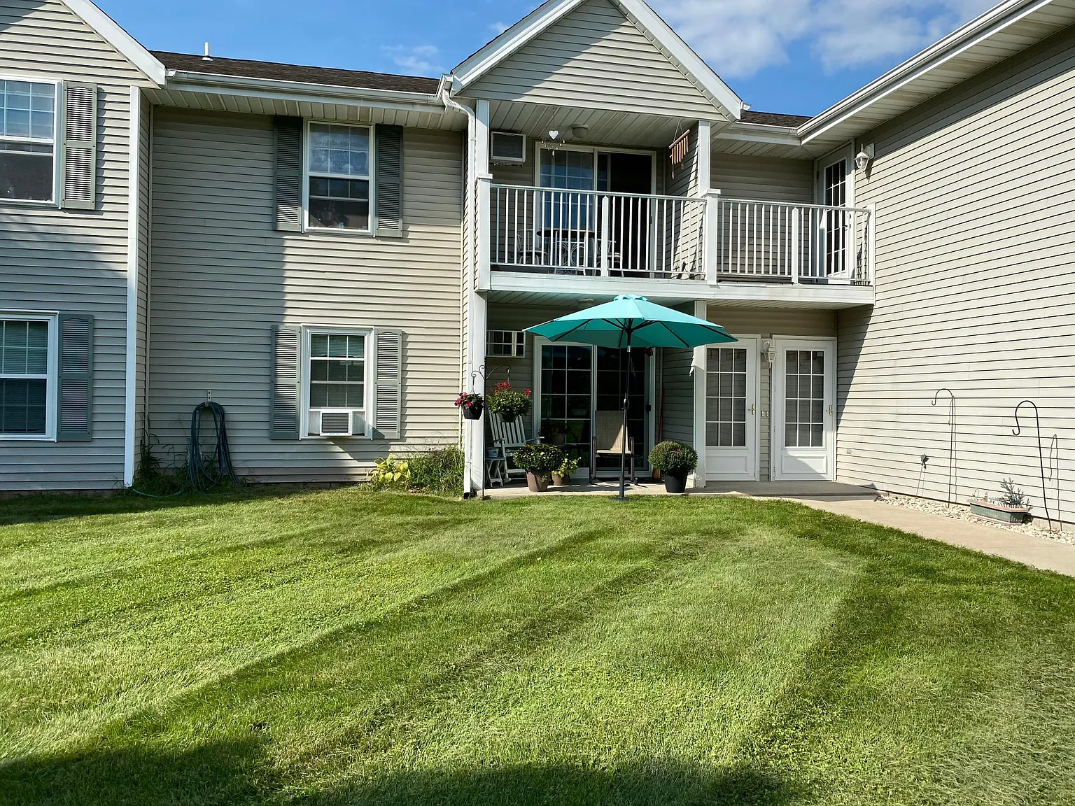 374 Minz Park Cir — Photo 1