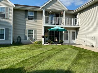 374 Minz Park Cir APT 4, West Bend, WI