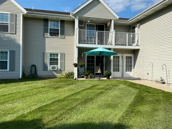 374 Minz Park Cir APT 4, West Bend, WI 53095