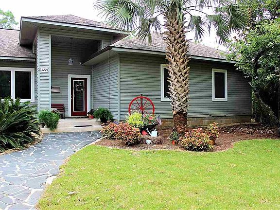 2nd image of 3221 Laurel Dr