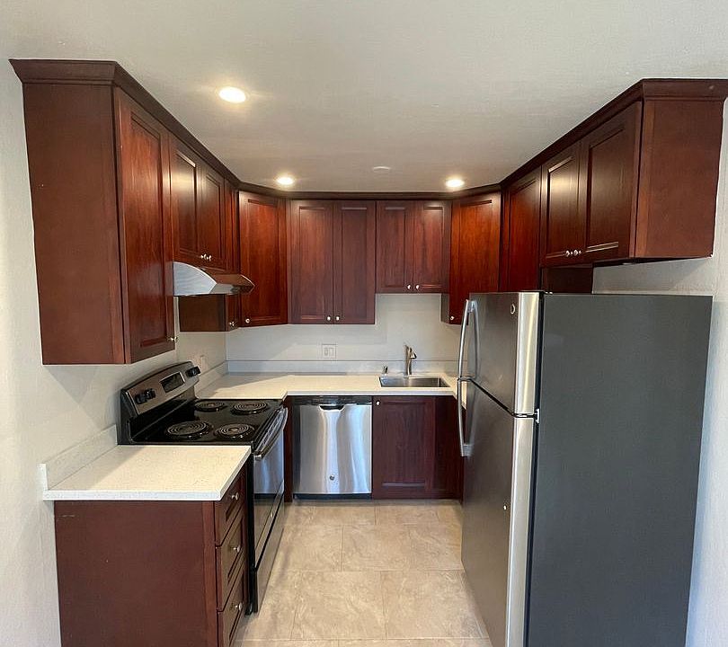 1st image of 35 Kent Ct #9