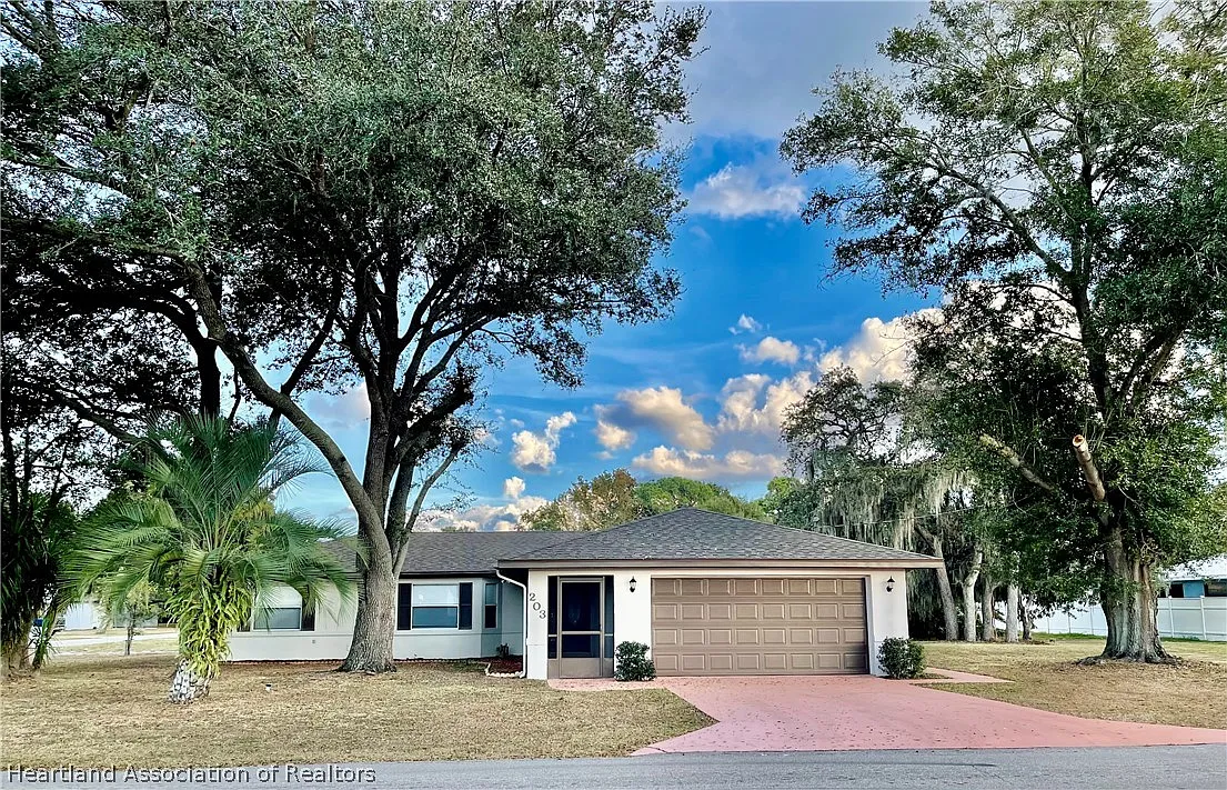 3 bed, 2.0 bath, 1549 sqft, $1,900 — Photo 1