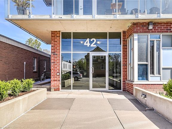 3rd image of 42 Bridgeport Rd E #201