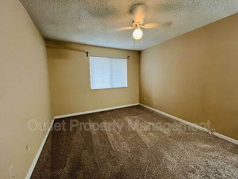 2282 Grenwich Ave #2282 — Photo 12