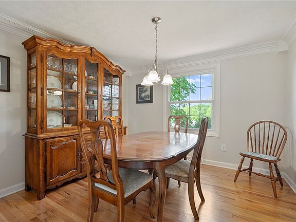 5th image of 764 Donegal Dr