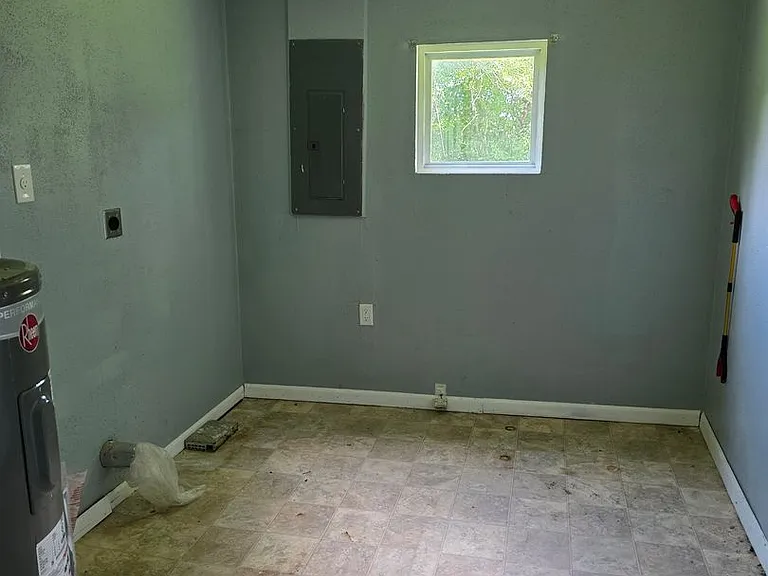 237 Nadine St — Photo 8
