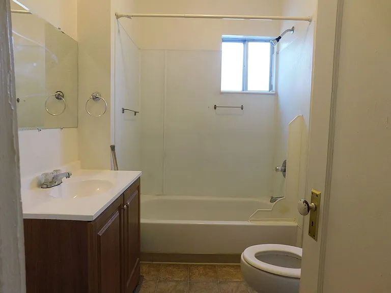 140 Gunnison Ave — Photo 11