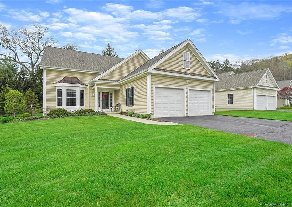 1st image of 5 Riverbend Dr