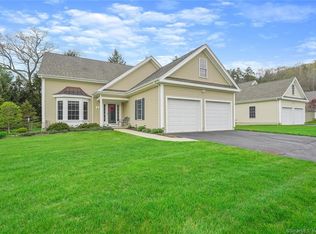 5 Riverbend Dr, Oxford, CT 06478
