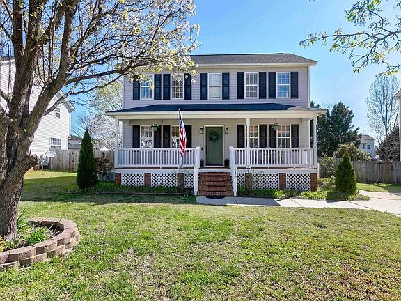 3rd image of 245 Pinecroft Dr