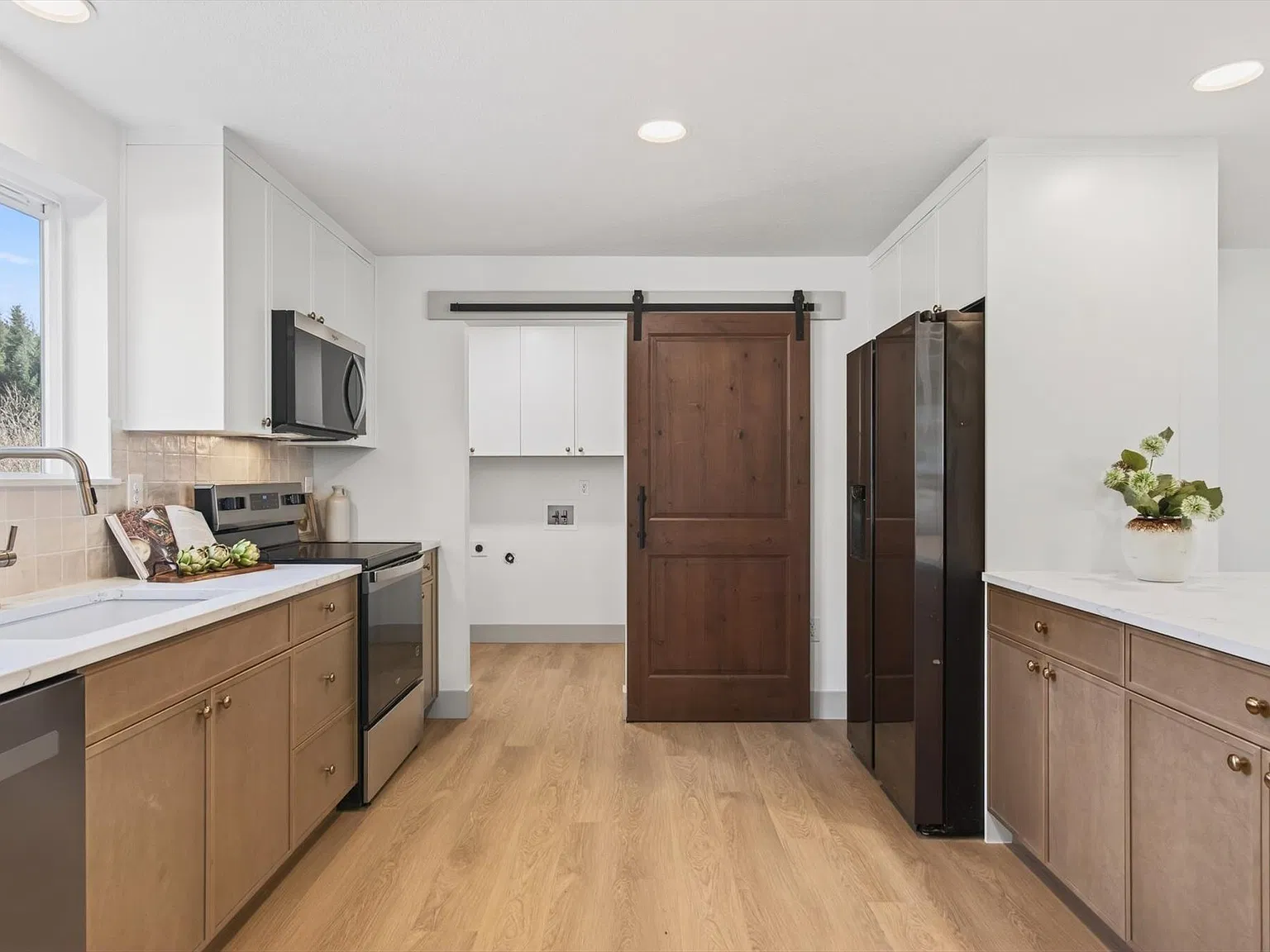 4 bed, 3.5 bath, 2080 sqft, $3,200 — Photo 4