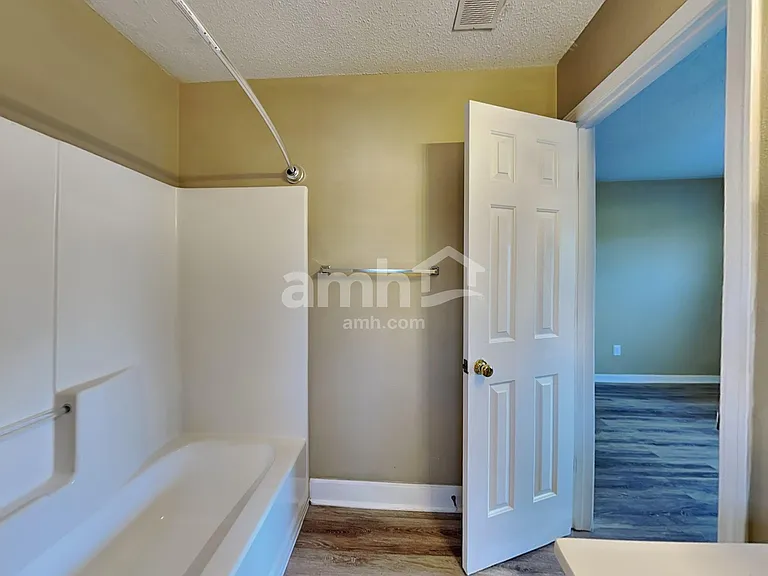 208 Winding Willow Trl — Photo 11