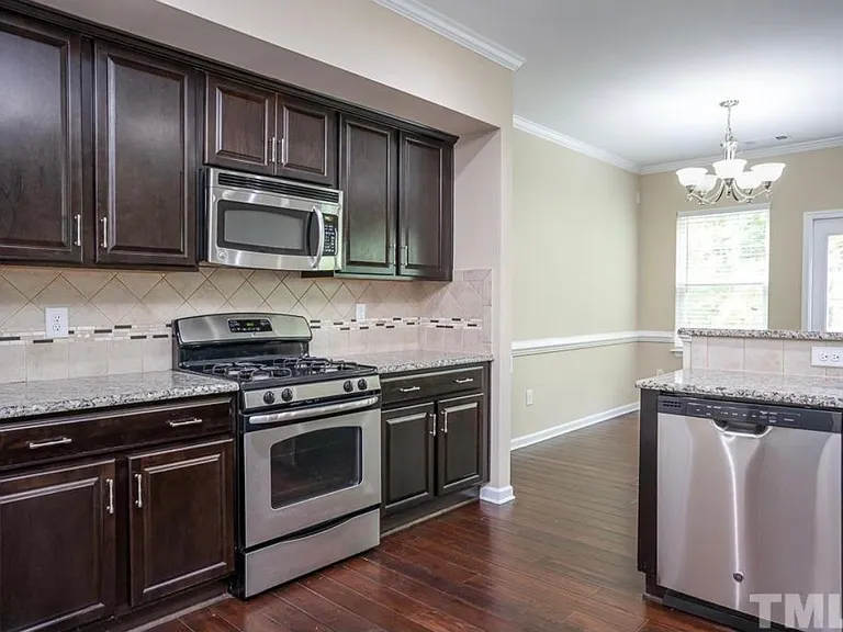 214 Kylemore Cir — Photo 7