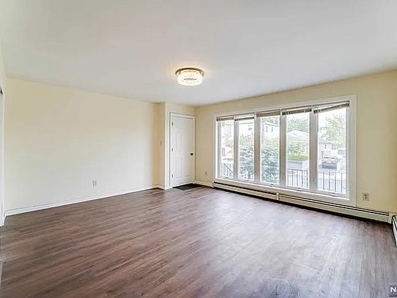 5th image of 180 McAdoo Ave Floor 1