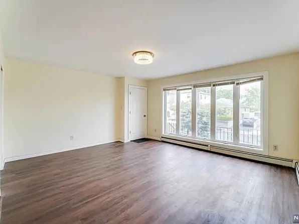 180 Mcadoo Avenue image 5 of 18