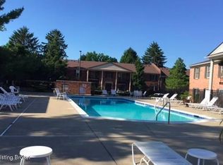 215 Logsdon Ct, Douglass Hills, KY 40243