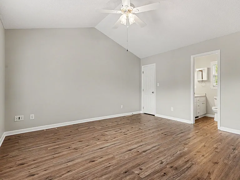 200 Waterford Dr — Photo 15